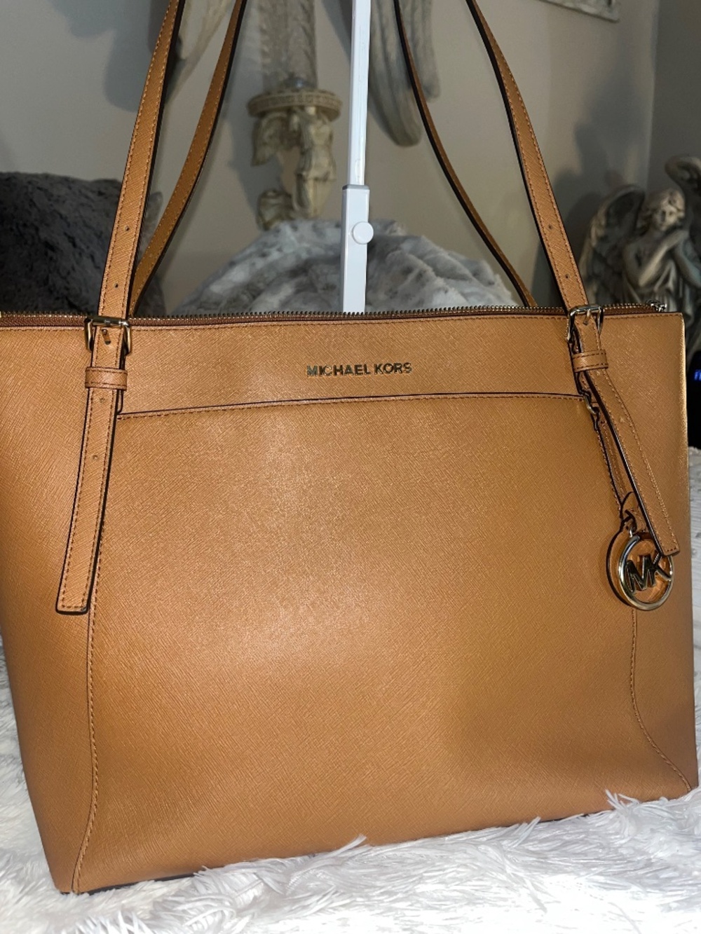 Michael Kors Voyager Large Tote - Picture 2 of 11